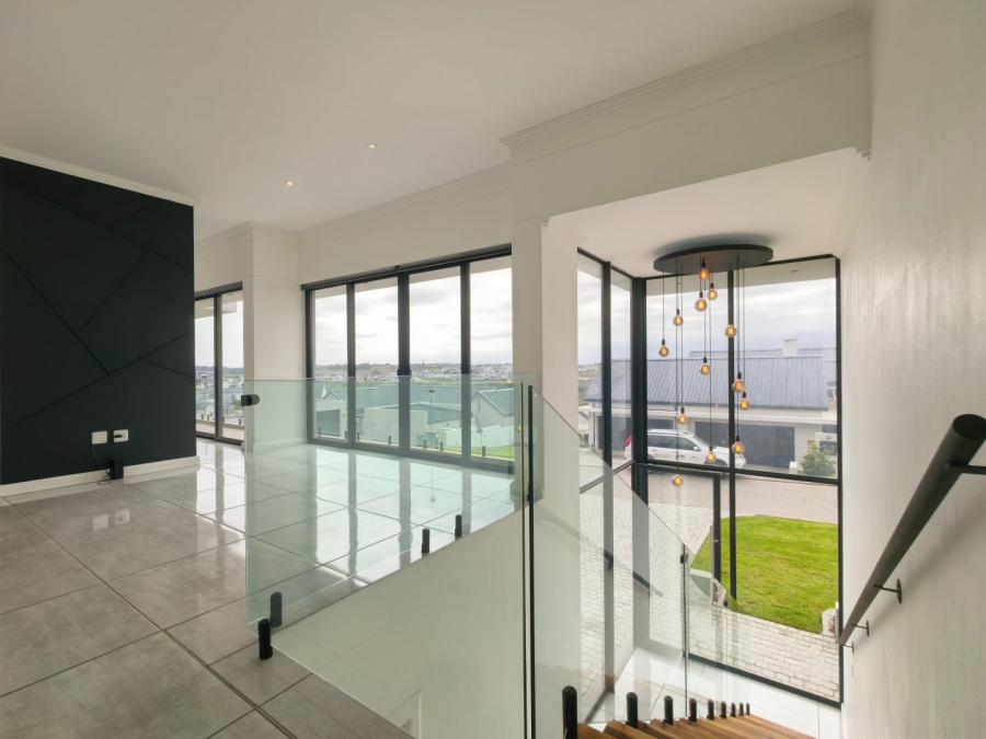 5 Bedroom Property for Sale in Kingswood Golf Estate Western Cape